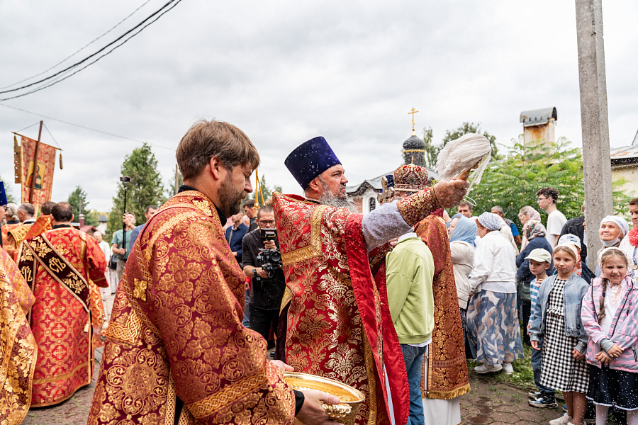 Архиерейское богослужение в храме мучеников Флора и Лавра села Ям г.о. Домодедово